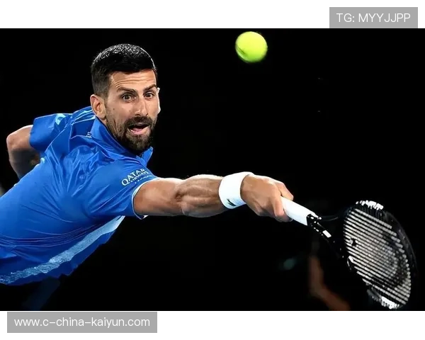 德约科维奇反拍跨步救球精彩绝伦：科技与训练在球场上的对话